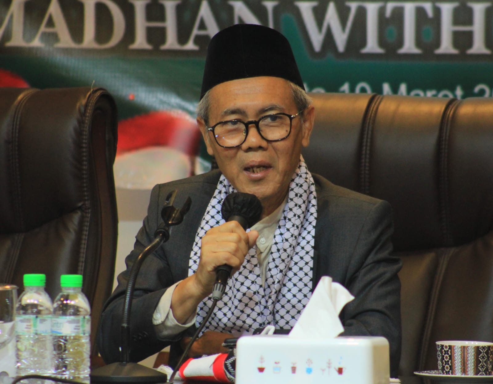 Prof Sudarnoto menyampaikan alasan MUI mendukung boikot produk-produk yang pendukung atau terafiliasi dengan Israel.
